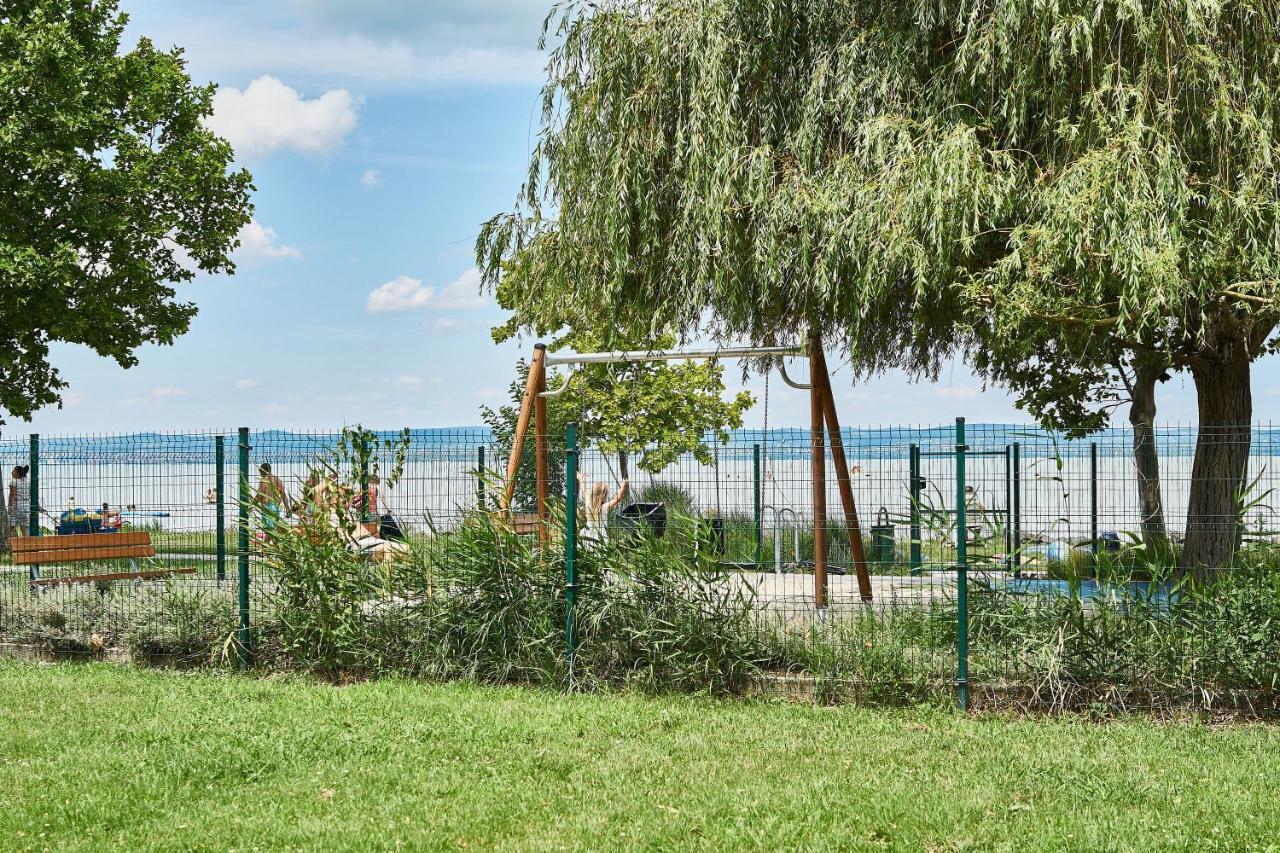 Catamaran Apartments - Hostaid Siofok Exterior photo